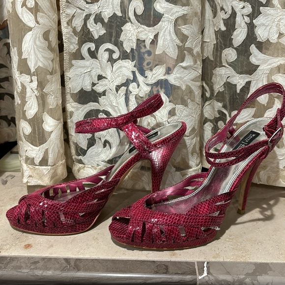 Heels - Picture 4 of 11